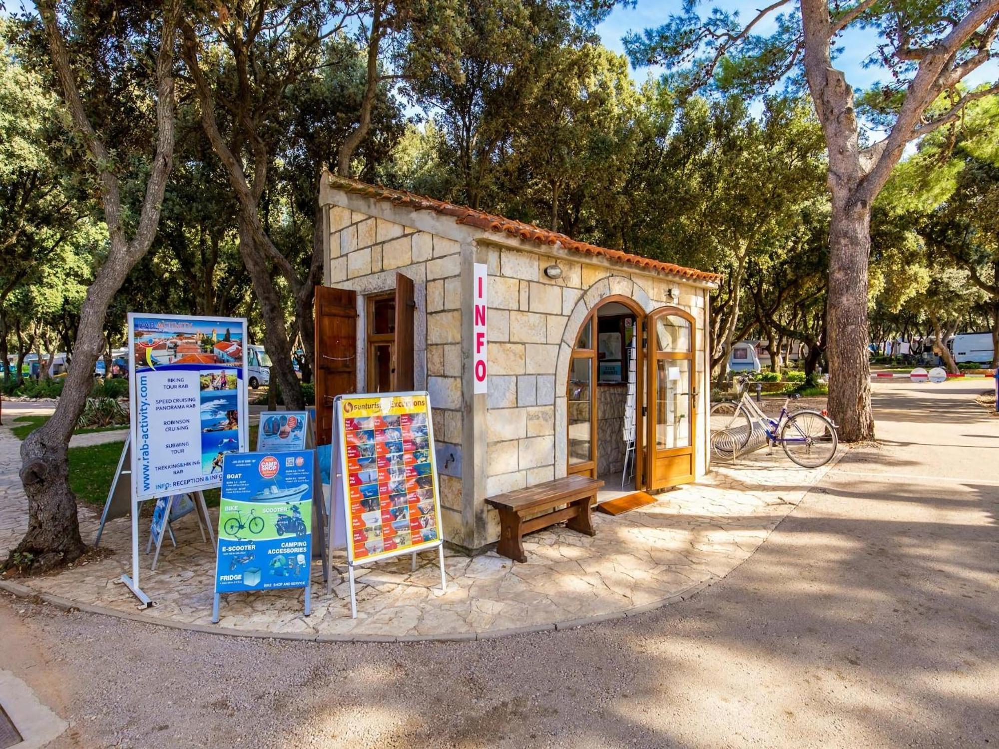 Mobile Homes Mediteran In Caravan Park Strasko, Novalja Luaran gambar